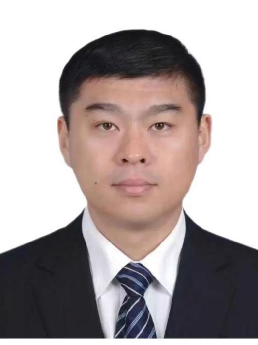 譚鵬(山東省青島旅遊集團黨委副書記、總經理、董事) 譚鵬(山東省青島旅遊集團黨委副書記、總經理、董事)