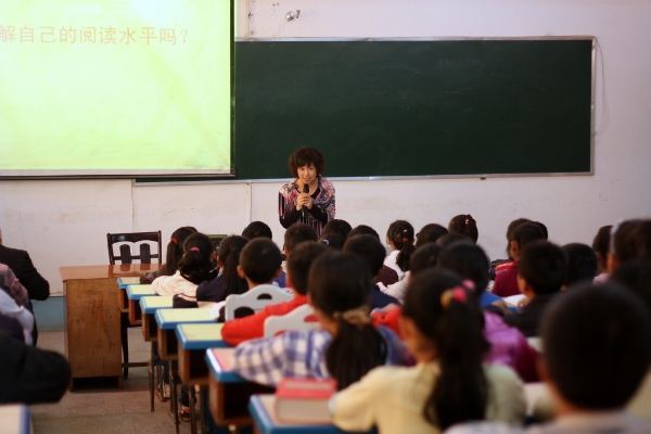 李其玉(成都市錦西外國語實驗國小校長) 李其玉(成都市錦西外國語實驗國小校長)