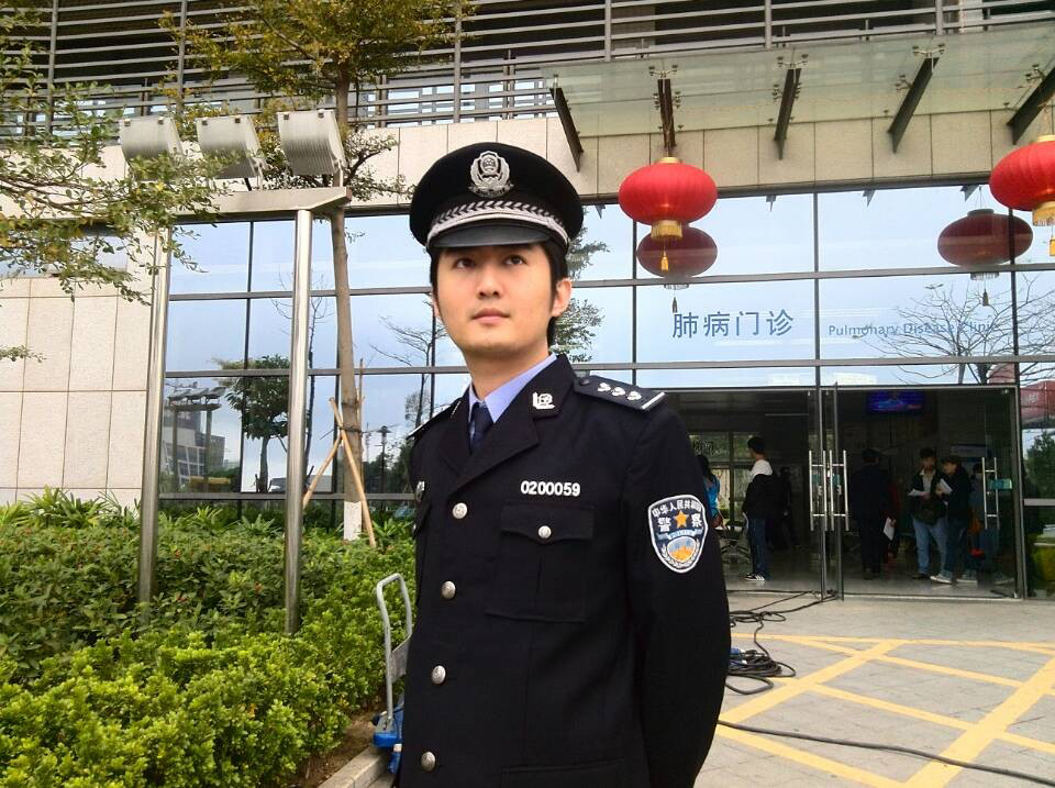 《紅酒俏佳人》中張恩寧飾演的警官形象