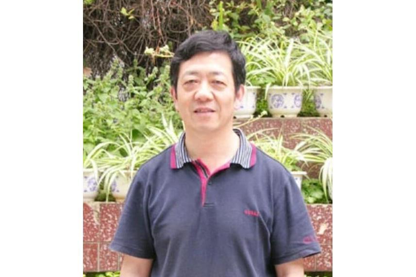 謝元生(黃石三中學術委員會常務副主任) 謝元生(黃石三中學術委員會常務副主任)