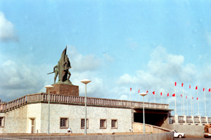 科托努市烈士紀念碑