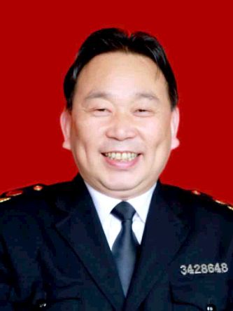 胡建新(安徽省黃山市黟縣市場監督管理局黨組成員、宏村所所長) 胡建新(安徽省黃山市黟縣市場監督管理局黨組成員、宏村所所長)
