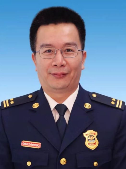 陳國清(上海市寶山區消防救援支隊黨委書記、政治委員) 陳國清(上海市寶山區消防救援支隊黨委書記、政治委員)