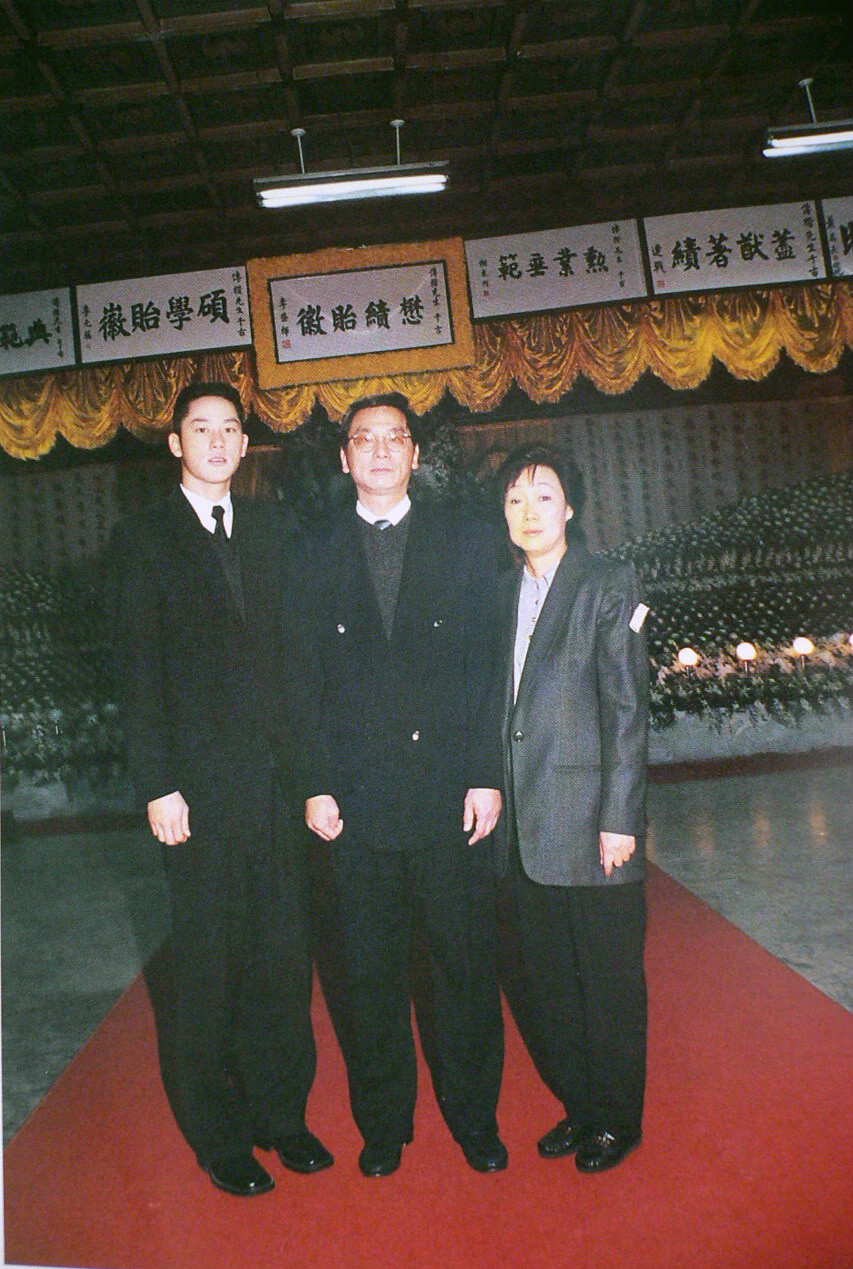 之嘉楚傳菁與兒道慶在台北民權東路1999.2.6