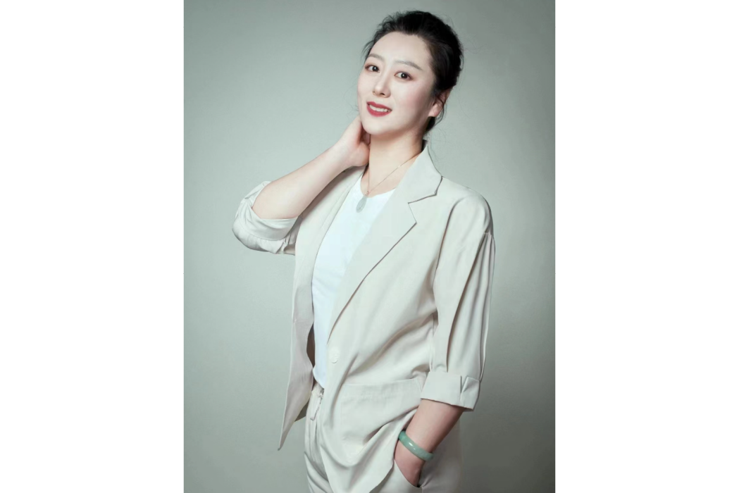 周蕾(太極螳螂門第九代傳人周振東女兒,第二屆中國青島國際武術錦標賽螳螂拳女子甲組第一名) 周蕾(太極螳螂門第九代傳人周振東女兒,第二屆中國青島國際武術錦標賽螳螂拳女子甲組第一名)