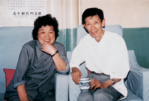 　1993年夏，伊藤與丈夫宗序定。