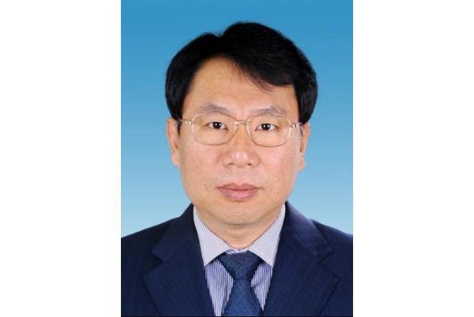 魏勇(濟南市政府研究室黨組成員、正處級領導幹部) 魏勇(濟南市政府研究室黨組成員、正處級領導幹部)