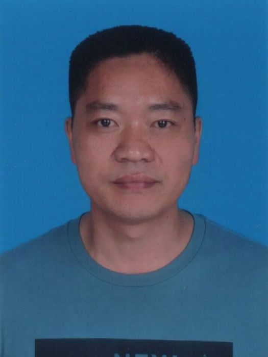 李金龍(瀘州時為節能科技有限公司董事長、民建瀘州市委企業委主任) 李金龍(瀘州時為節能科技有限公司董事長、民建瀘州市委企業委主任)