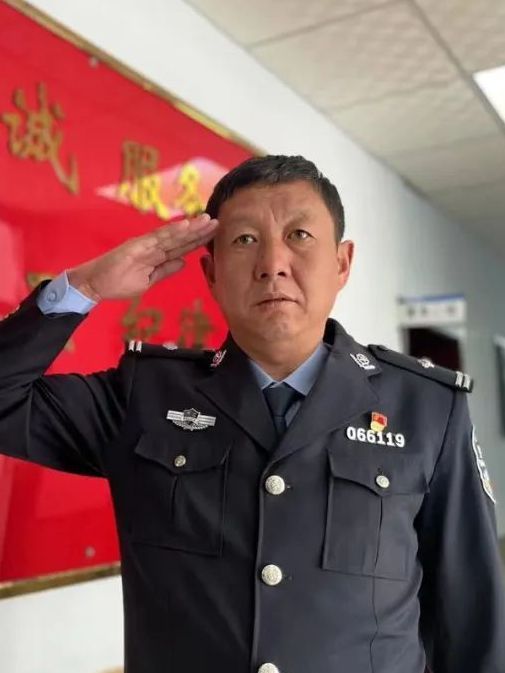 劉文武(河北省承德市圍場滿族蒙古族自治縣公安局交通警察大隊大隊長) 劉文武(河北省承德市圍場滿族蒙古族自治縣公安局交通警察大隊大隊長)