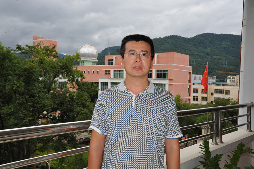肖林(海南熱帶海洋學院附屬中學學生科科長) 肖林(海南熱帶海洋學院附屬中學學生科科長)