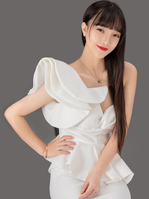 張璐璐(中國華語流行女歌手、演員) 張璐璐(中國華語流行女歌手、演員)