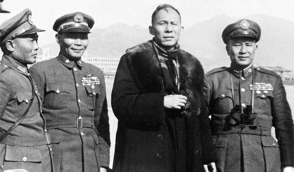 1946年雷震（右二）與白崇禧（右一）在南京合影