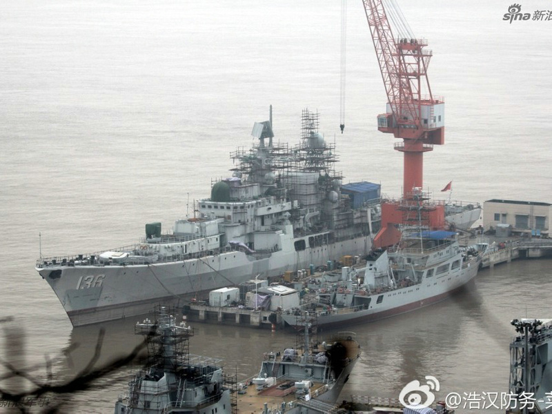 改裝中的杭州號驅逐艦