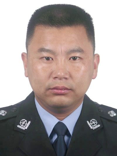 何明全(四川省廣元市青川縣公安局黨委委員、副局長) 何明全(四川省廣元市青川縣公安局黨委委員、副局長)
