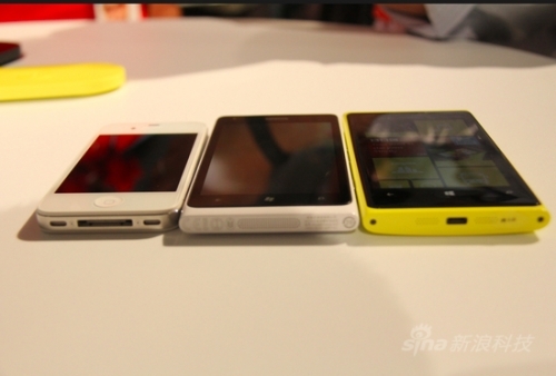 Lumia920對比Lumia 900及iPhone4S