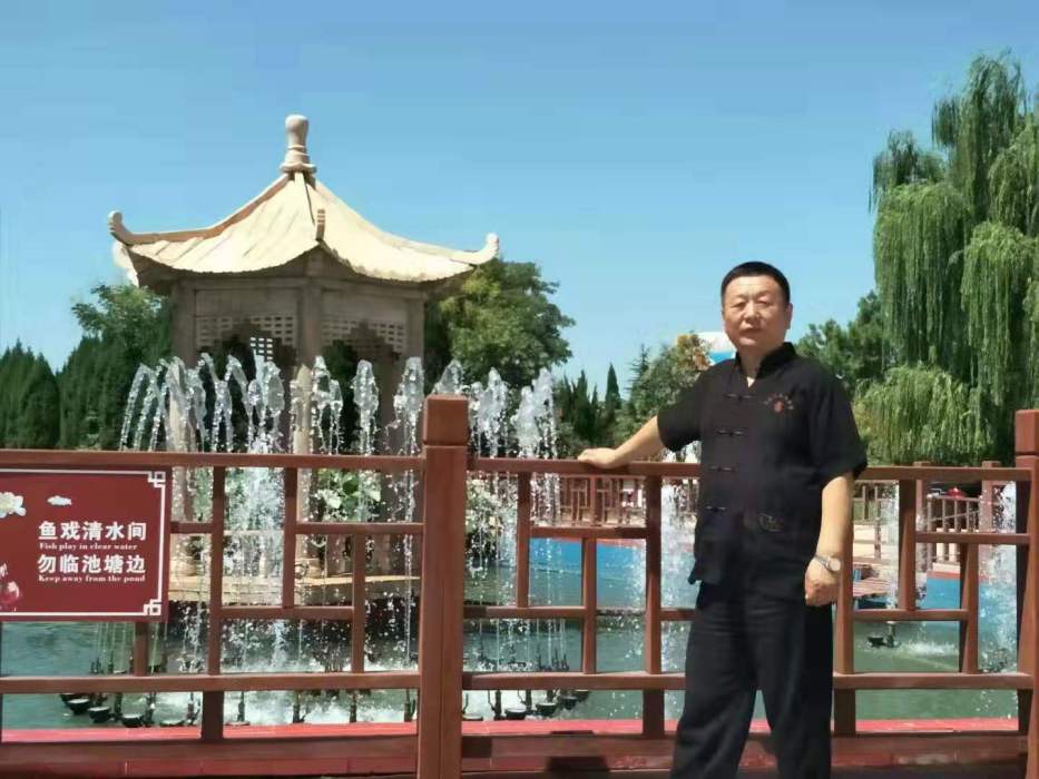高耀東(人民畫院河南院藝委會副主任) 高耀東(人民畫院河南院藝委會副主任)