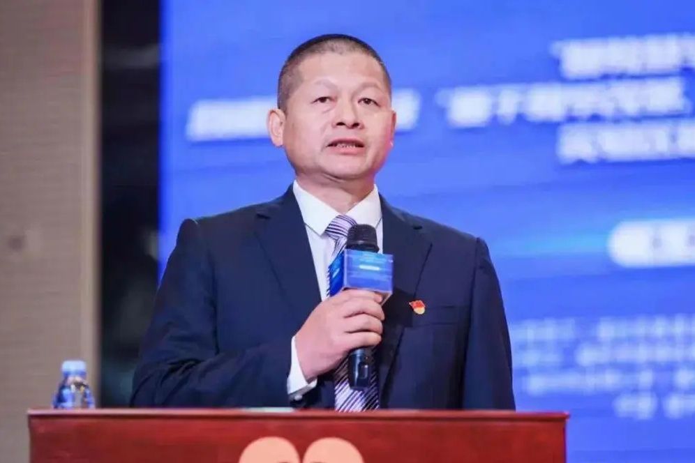 黃興(福州市鼓樓第二中心國小教育集團總校長、福州市鼓樓第二中心國小黨支部書記) 黃興(福州市鼓樓第二中心國小教育集團總校長、福州市鼓樓第二中心國小黨支部書記)