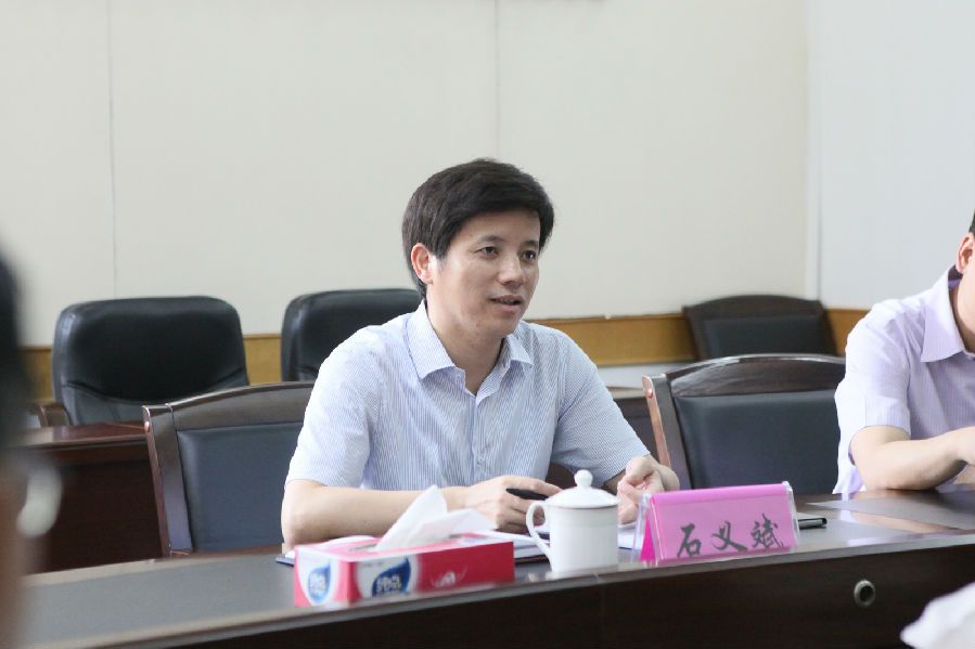 石義斌(中國農村金融雜誌社副總編、貴港市委常委) 石義斌(中國農村金融雜誌社副總編、貴港市委常委)