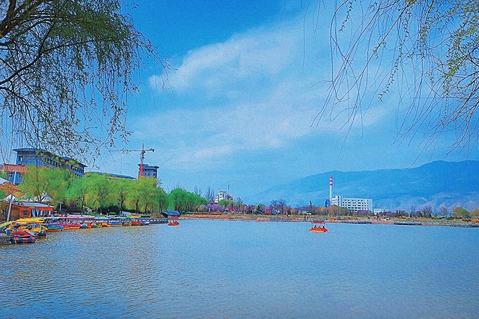 鴛鴦湖(河北省秦皇島市鴿子窩公園內人工湖) 鴛鴦湖(河北省秦皇島市鴿子窩公園內人工湖)