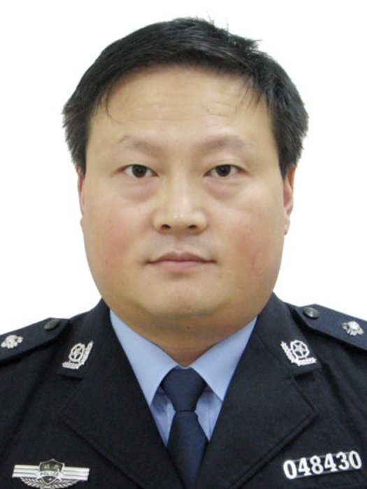 陳世軍(湖北省十堰市竹山縣公安局黨委委員、副局長、三級高級警長) 陳世軍(湖北省十堰市竹山縣公安局黨委委員、副局長、三級高級警長)