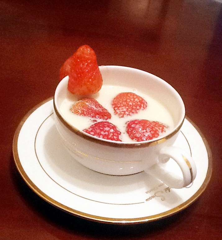 草莓熱牛奶
