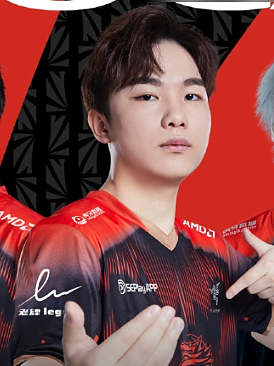 丁毅(中國《無畏契約》職業選手,TYLOO戰隊決鬥位選手) 丁毅(中國《無畏契約》職業選手,TYLOO戰隊決鬥位選手)