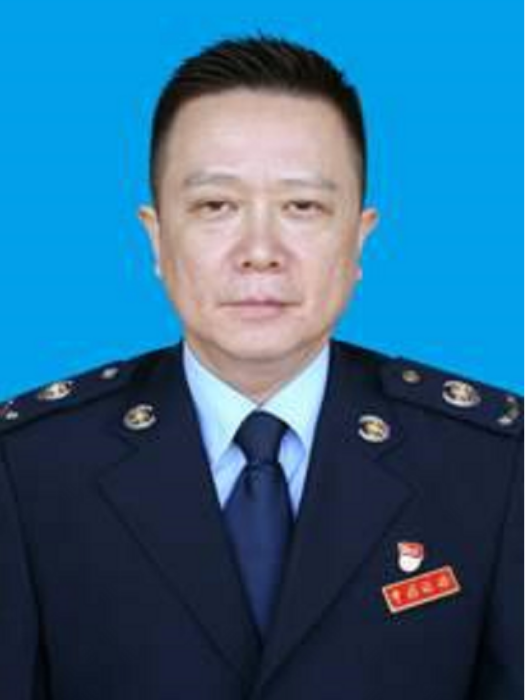 向斌(國家稅務總局德宏州稅務局黨委委員、副局長、三級高級主辦) 向斌(國家稅務總局德宏州稅務局黨委委員、副局長、三級高級主辦)