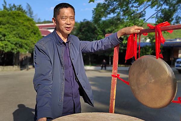 吳成明(湘西州文化站長) 吳成明(湘西州文化站長)