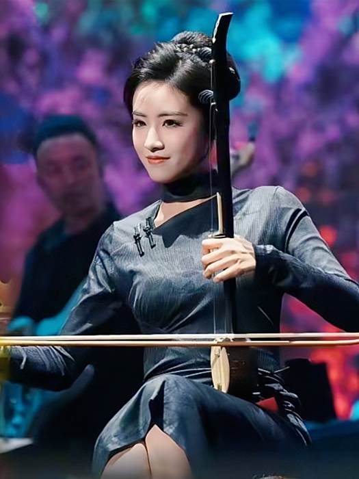 王樂(二胡演奏員) 王樂(二胡演奏員)