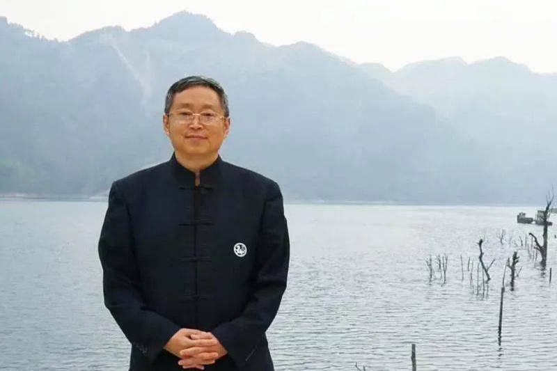 張賢春(中國作家協會會員) 張賢春(中國作家協會會員)