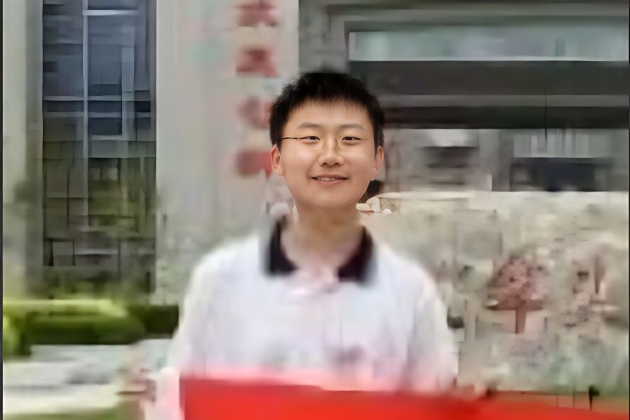 王逸凡(東北師範大學附屬中學學生,國際地球科學奧賽獲獎者) 王逸凡(東北師範大學附屬中學學生,國際地球科學奧賽獲獎者)