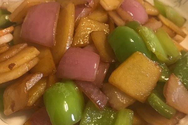 洋蔥青椒炒土豆