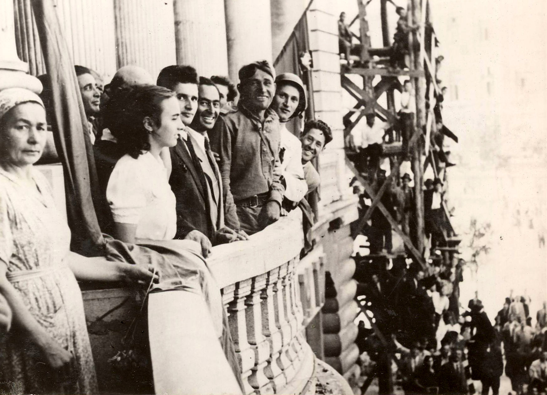 1944年，埃列娜·齊奧塞斯庫在民眾集會