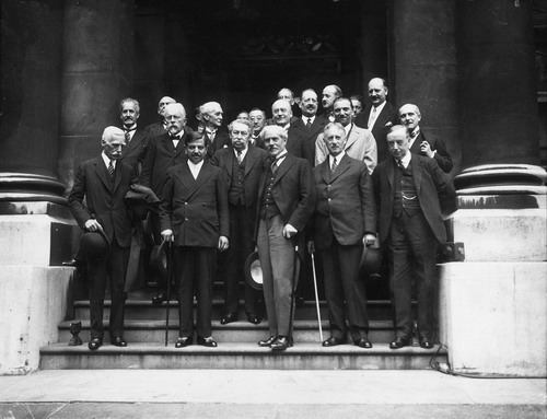 1931年金融會議，前排左一為安德魯·梅隆