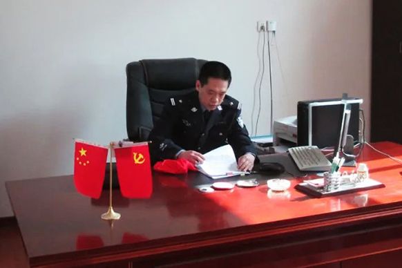 胡曉衛(福建省尤溪縣公安局洋中派出所原所長) 胡曉衛(福建省尤溪縣公安局洋中派出所原所長)