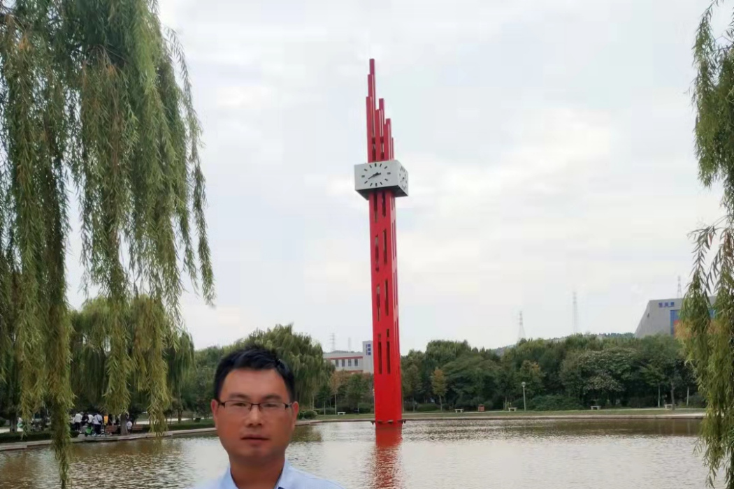 劉紹林(山東管理學院教師,主要教授法律與商務英語課程。) 劉紹林(山東管理學院教師,主要教授法律與商務英語課程。)