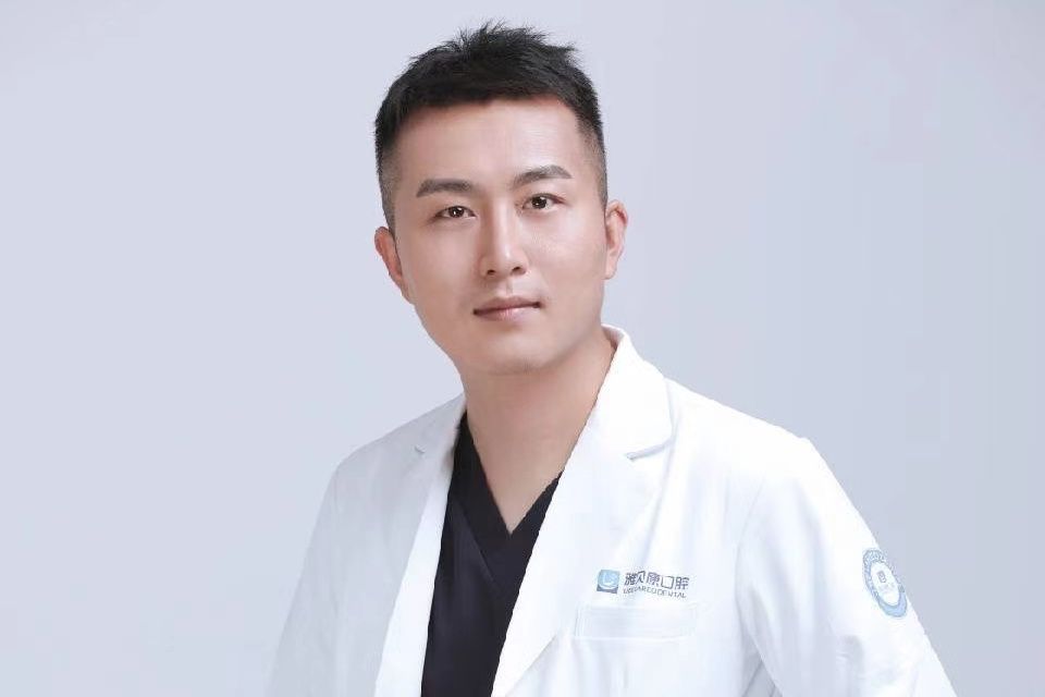 穆磊(雅貝康口腔醫療培訓總監) 穆磊(雅貝康口腔醫療培訓總監)