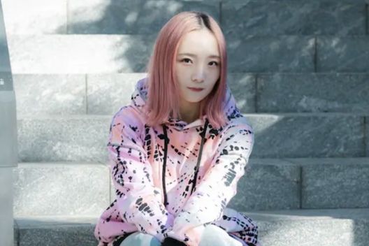 山本光(日本女歌手、貝斯手) 山本光(日本女歌手、貝斯手)