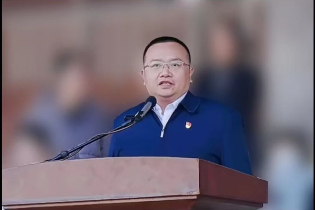 閆亮(德宏州民族第一中學副校長) 閆亮(德宏州民族第一中學副校長)