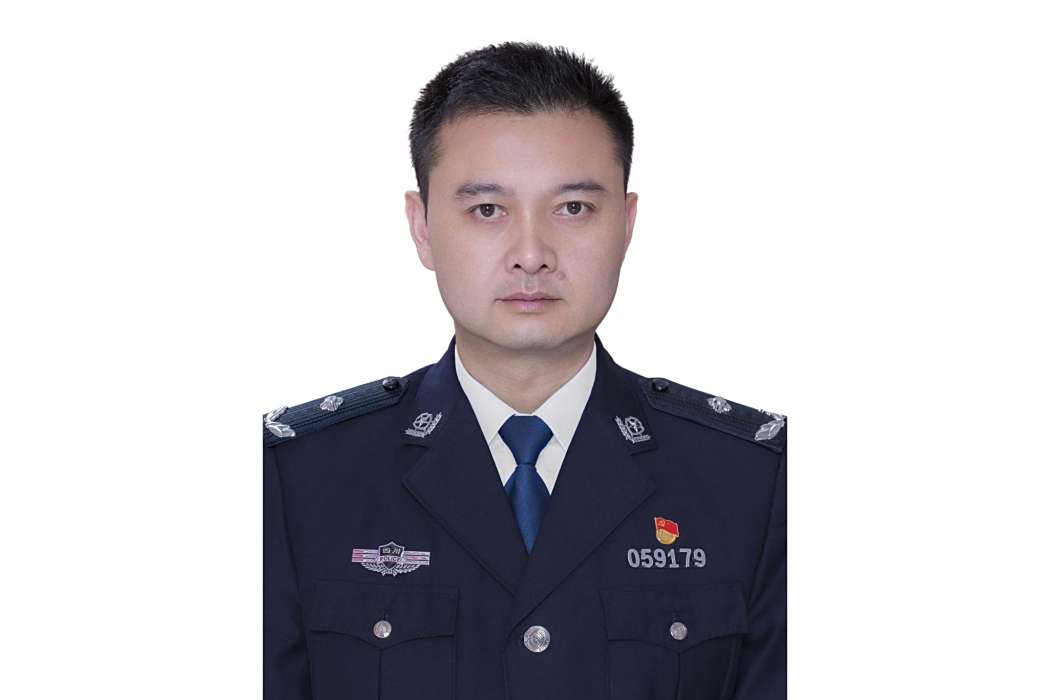 王小斌(四川省眉山市公安局黨委委員、政治部主任) 王小斌(四川省眉山市公安局黨委委員、政治部主任)