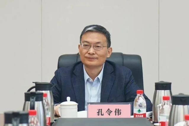 孔令偉(濟南財金投資控股集團有限公司黨委書記、董事長) 孔令偉(濟南財金投資控股集團有限公司黨委書記、董事長)