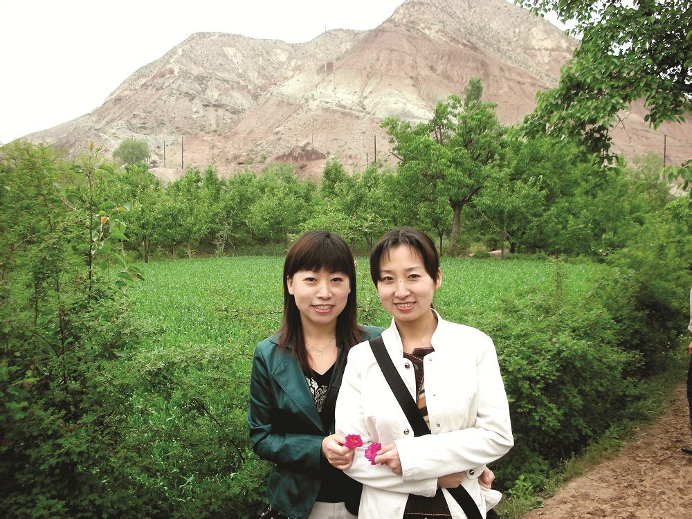 姐妹書法家李淑燕（右）、李淑娟（左）
