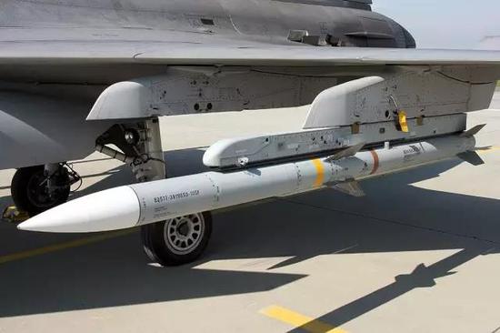 AIM-120空空飛彈