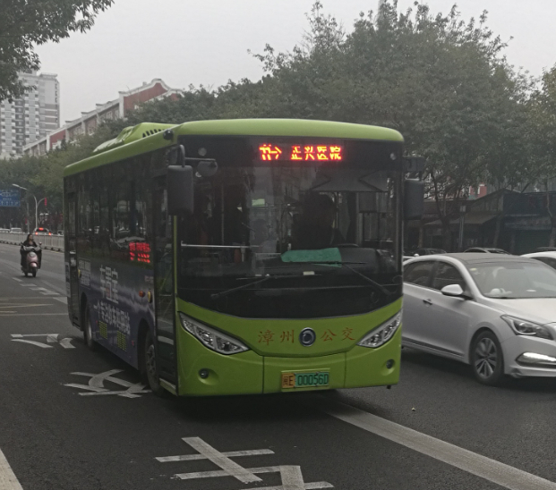 漳州公交11路平峰期使用FZ6801UFBEV公車