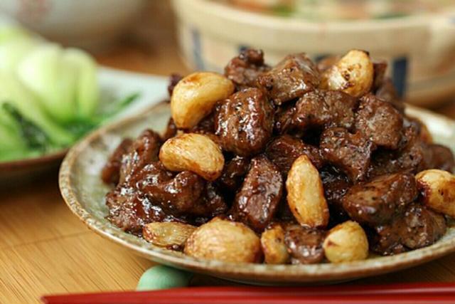 蒜烤小牛肉 蒜烤小牛肉