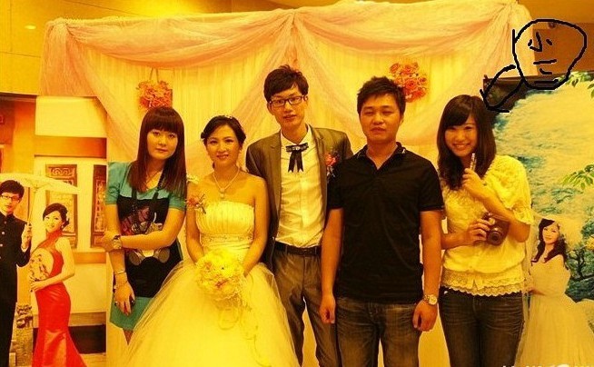 新娘肖艷琴，新郎姜宏，俞佳（右一）
