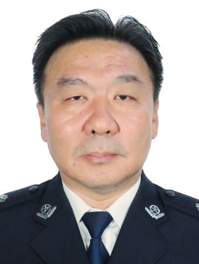 鄭輝(天津市公安局和平分局紀委書記、一級高級警長) 鄭輝(天津市公安局和平分局紀委書記、一級高級警長)
