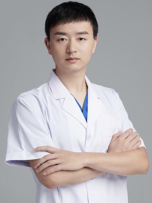 鄒琛(中國執業醫師,專注於外科及醫療美容領域) 鄒琛(中國執業醫師,專注於外科及醫療美容領域)
