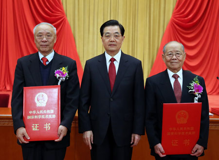 鄭哲敏（右）獲國家最高科技獎