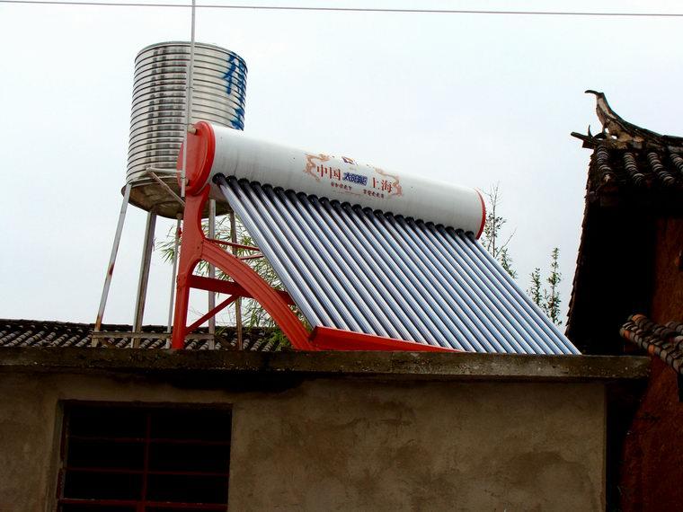 上積食村-村民家的太陽能設備
